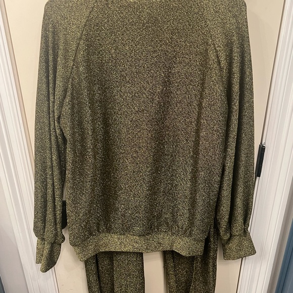 Gold Long sleeve/pant 2 piece set - Picture 4 of 9